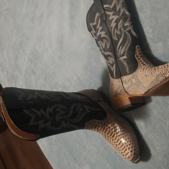 Boots - Picture 2 of 4